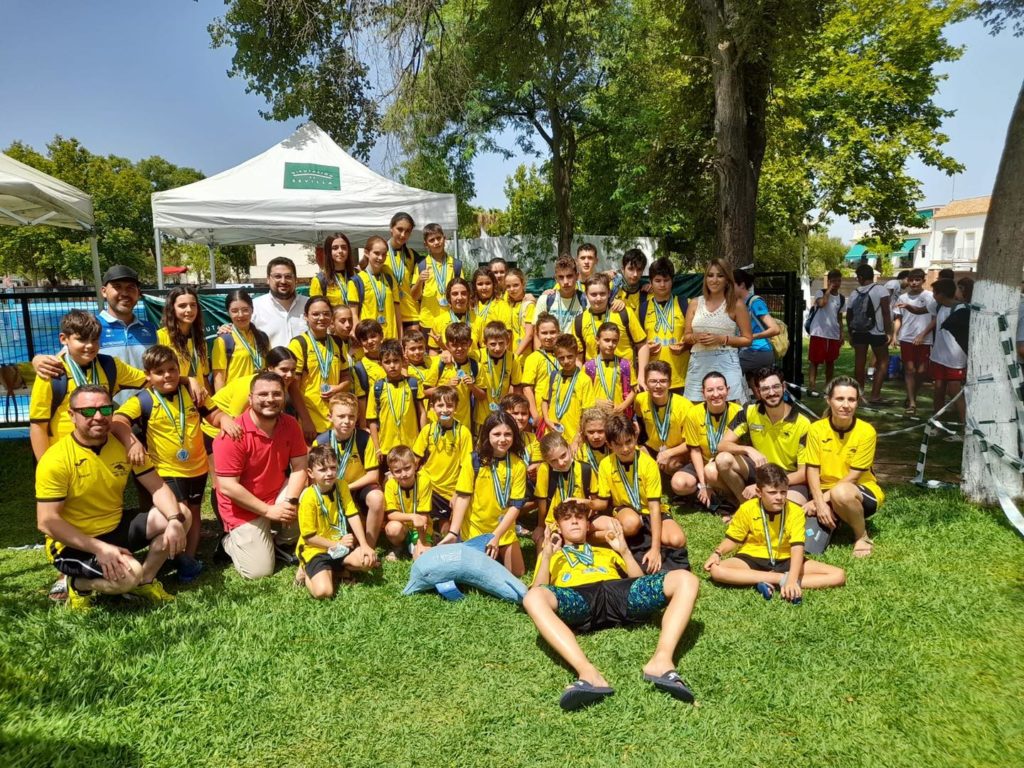 Participación del Club Natación Los Delfines en la Final del Circuito  Provincial de Natación Grupo C - Ayuntamiento de Lora del Río